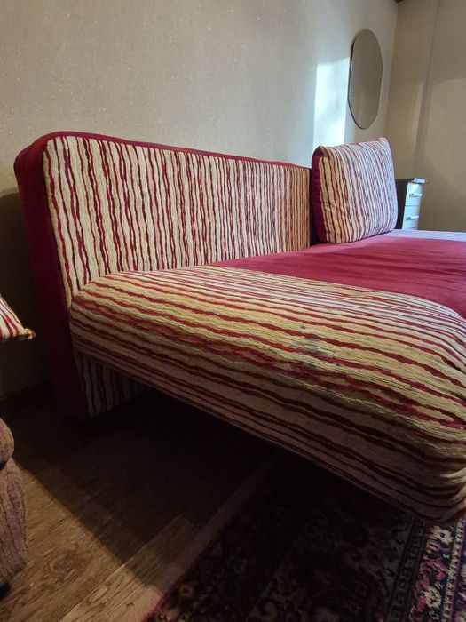 Продам тахту с подушками