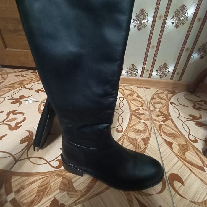 Продаются кожаные сапоги новые