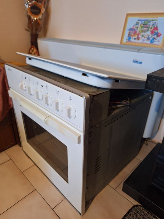 Готварска печка с керамичен плот за вграждане Gorenje