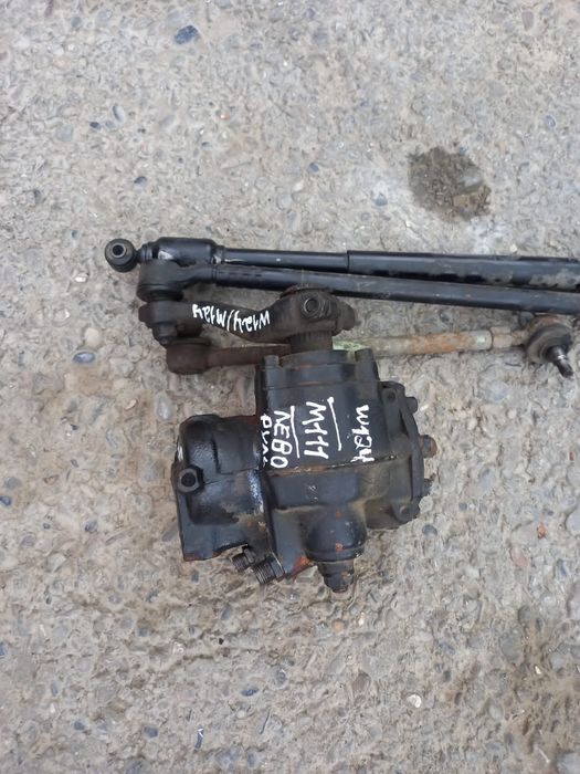 Рулевой редуктор на w124 мерседес.