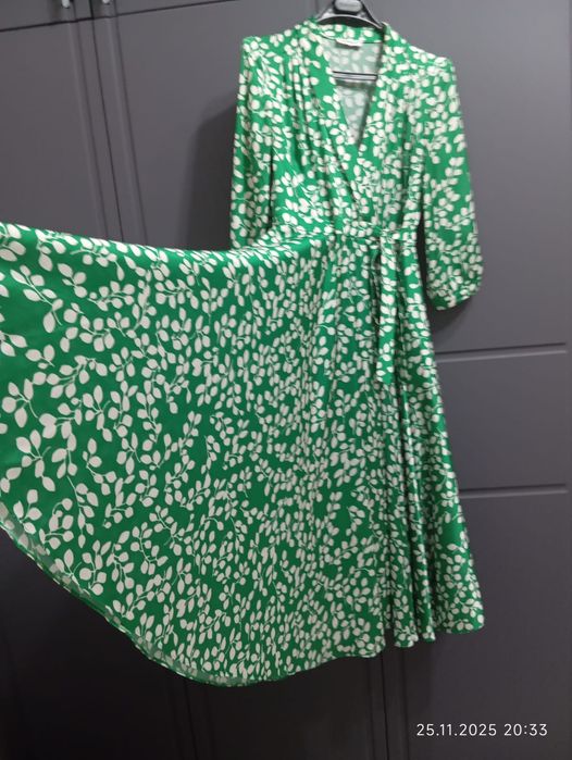 Платье зеленый лепестки