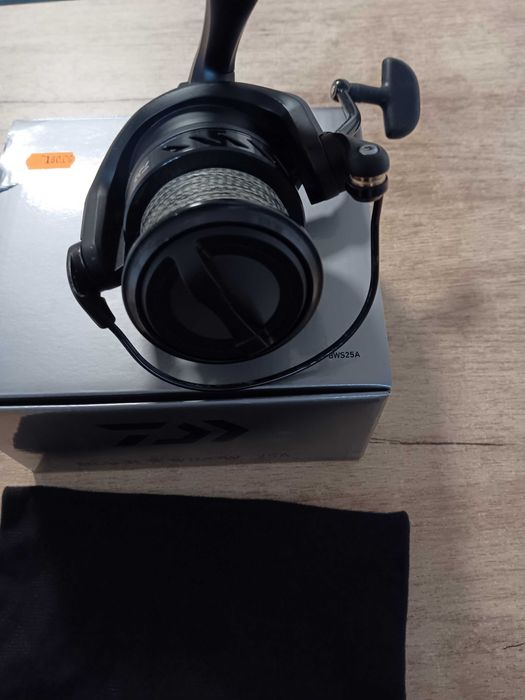 Макара daiwa black widow 25a