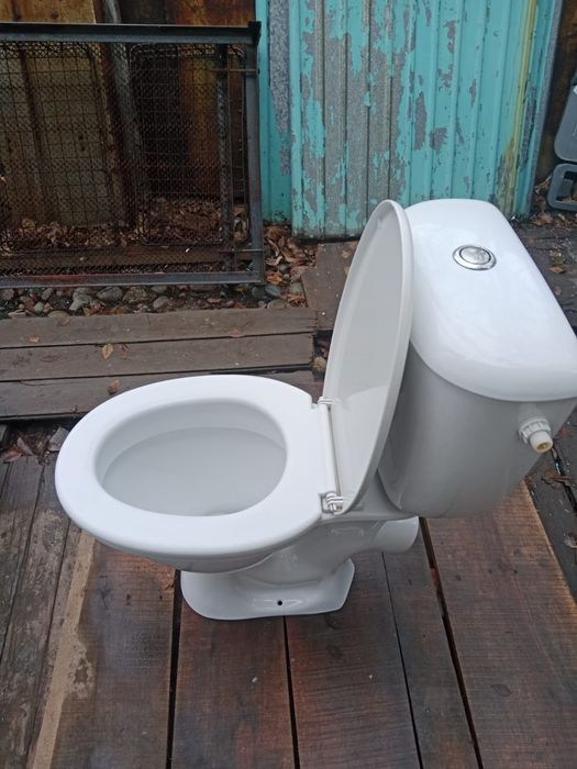 Унитаз новый,целый