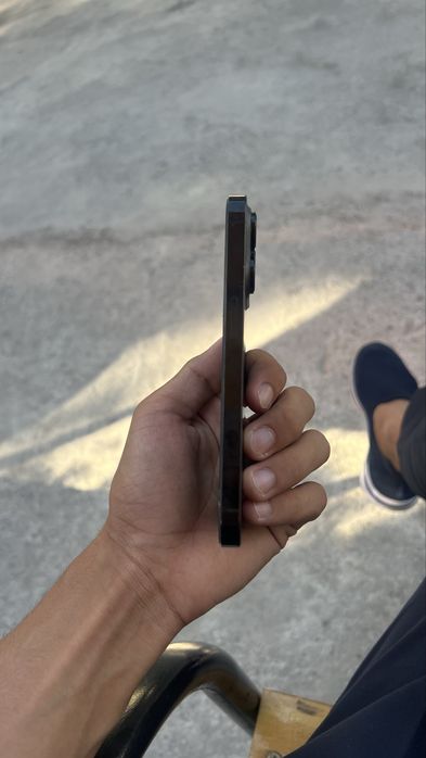 Iphone 14 pro qora
