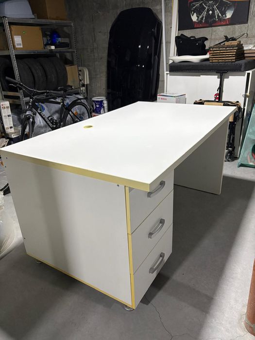 Birou mare cu sertare