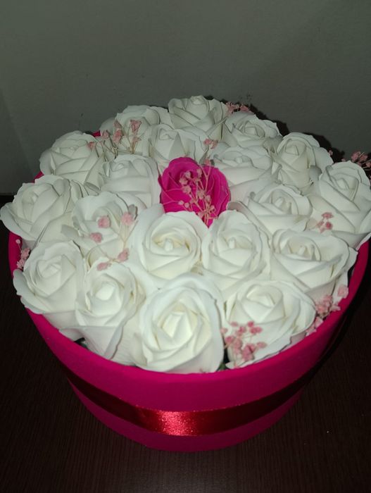 Cutii cu trandafiri de săpun si flori criogenate