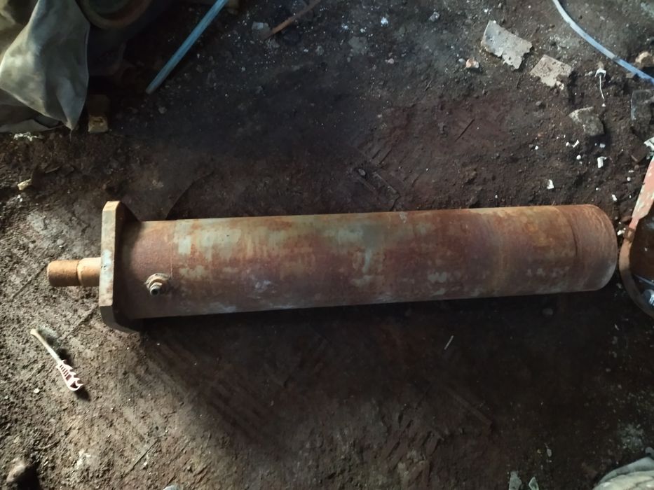 Продам целиндар от крана-Иванович-торг есть.