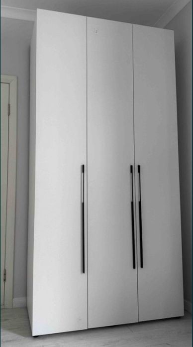 Продам распашной шкаф