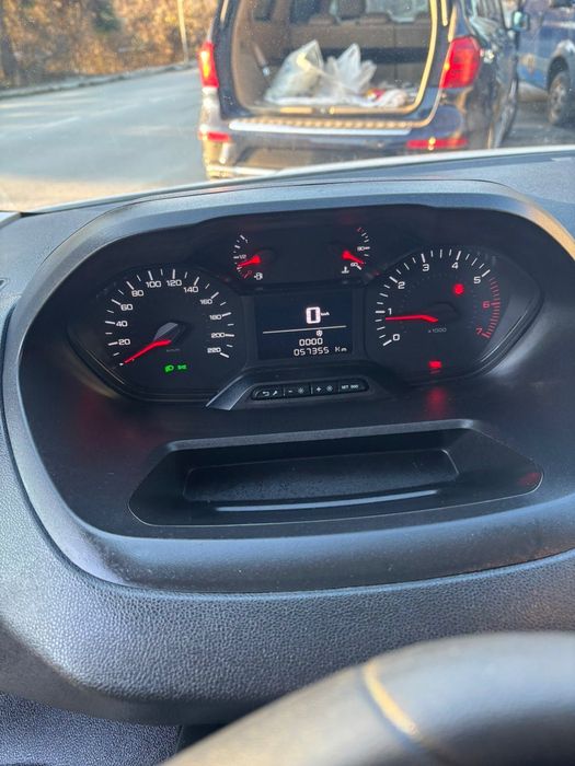 Пежо Партнер 2021 година 1.2 турбо с газова уредба