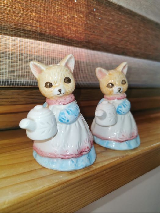 Комплект керамични порцеланови солница и пиперник във формата зайчета