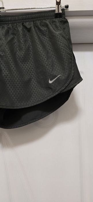 Дамски оригинални къси панталони.  Като нови.  Nike Modern Tempo Embossed