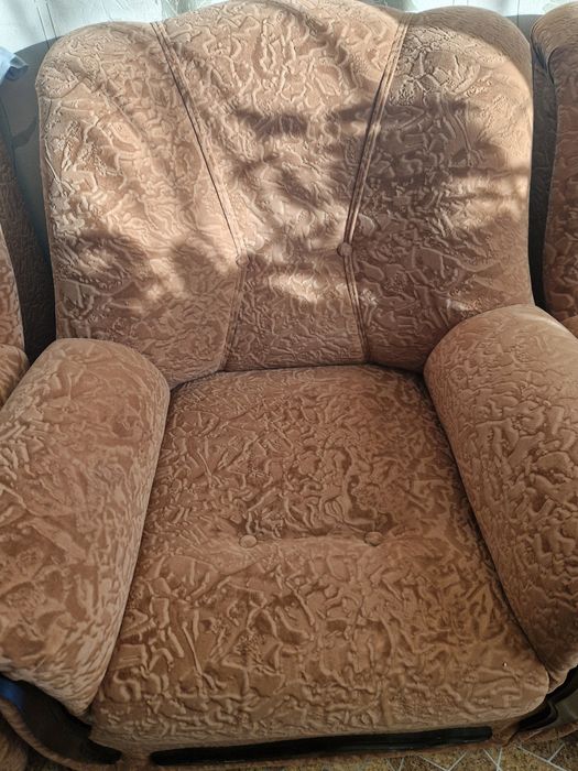 Два кресла, цена условная