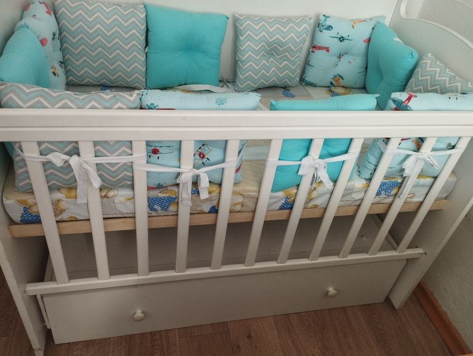 Детская кроватка