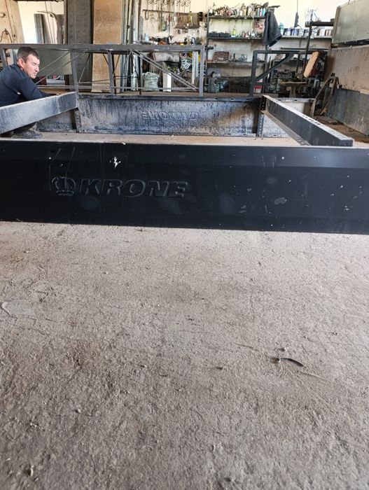 Спойлер на прицеп крона