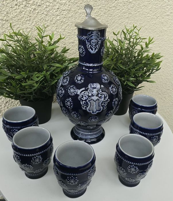 Немски комплект за вино от керамична кана с капак и чаши, произведени