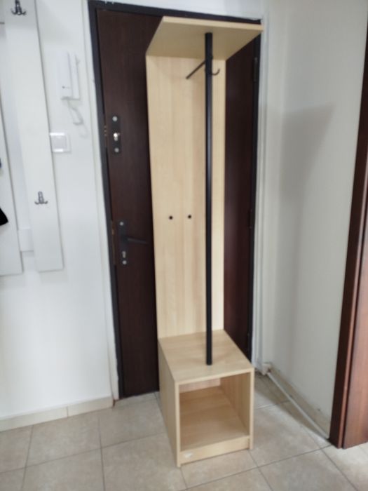 Cuier solid,  stare perfecta, aproape nou