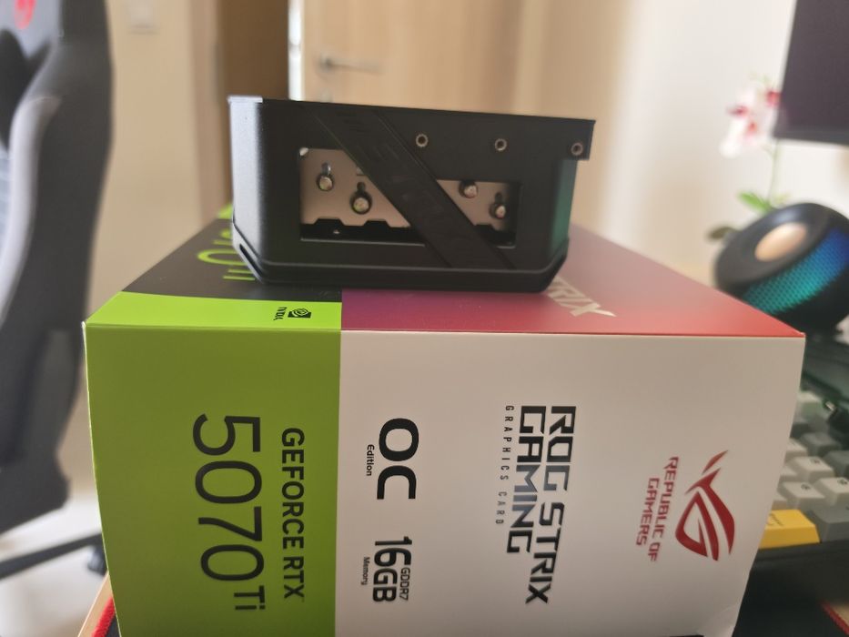 ASUS ROG Strix GeForce RTX 5070 Ti OC Edition – Отлично състояние, гаранция до 16.06.2029 г