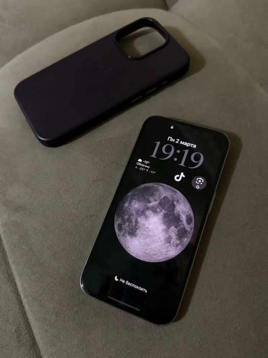 продам айфон 15 pro на 256 гб