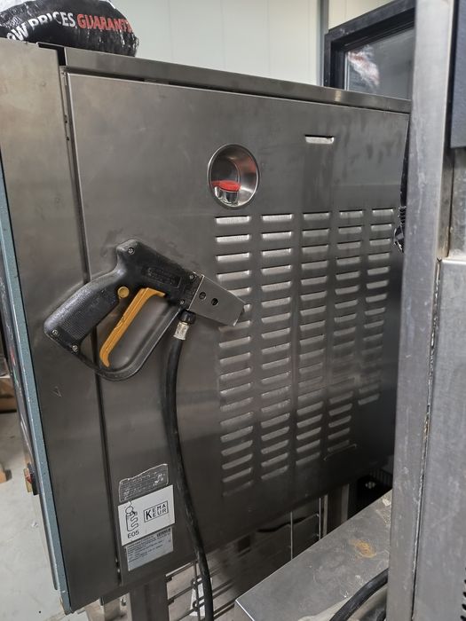 Конвектомат със Парогенератор  и Стойка.