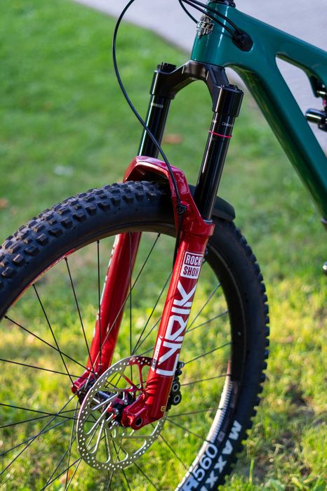 Yeti SB140 2025 Carbon, Върхов клас Enduro/Trail велосипед. Rock Shox Lyric Ultimate, Vivid Ultimate, Industry Nine, Bike Yoke, Race Face