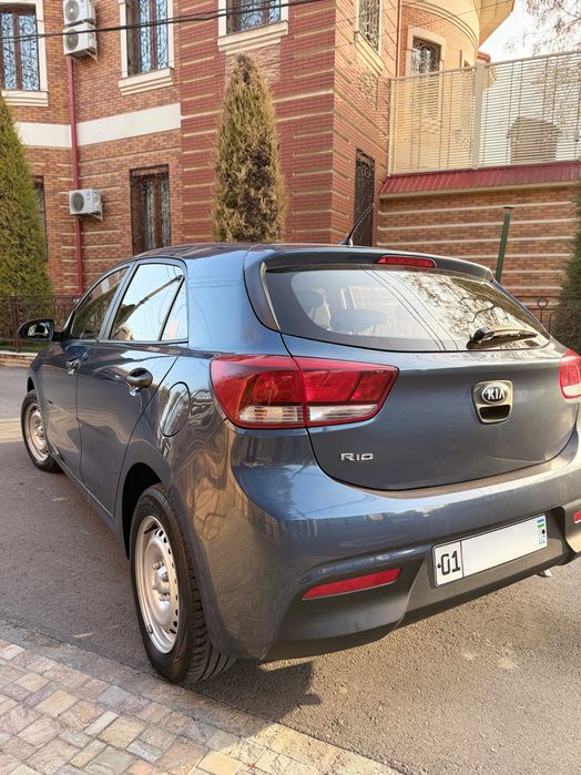 Продается Kia Rio 2018г (51,370 пробег) Цвет Синий Дымчатый