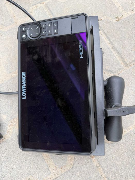 Сонар Lowrance HDS LIVE 9 + сонда 3в1, Active Target 1, акумулатор и стойка подарък