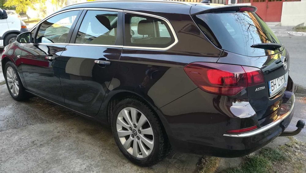 Opel Astra J Sport Tourer 2013 Diesel 1700 CC 110 CP 216000 km