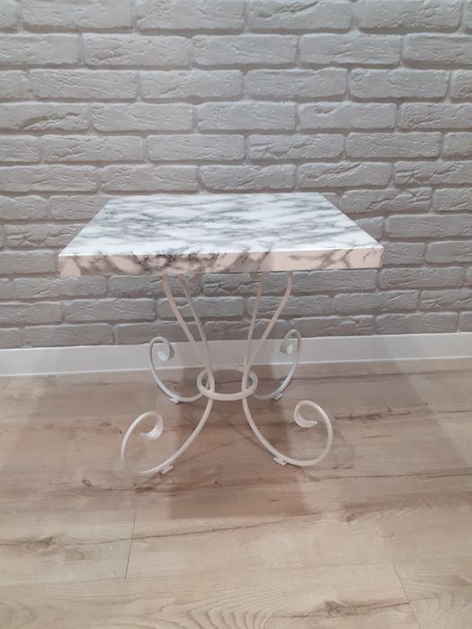 Журнальный столик