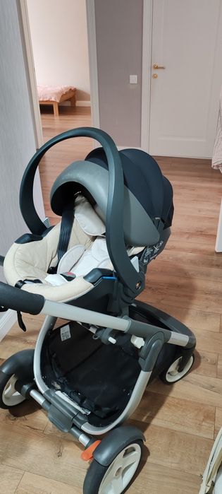 Продам автолюльку Stokke