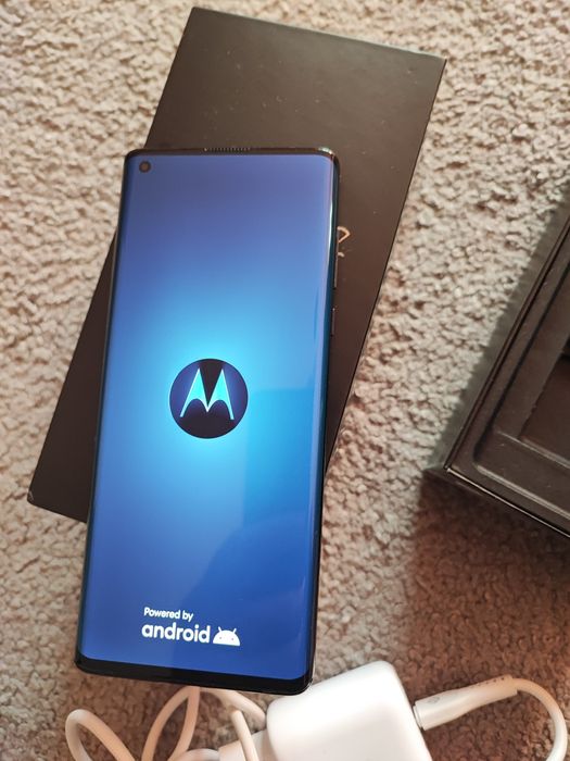 Se vinde telefon Motorola Edge impecabil !