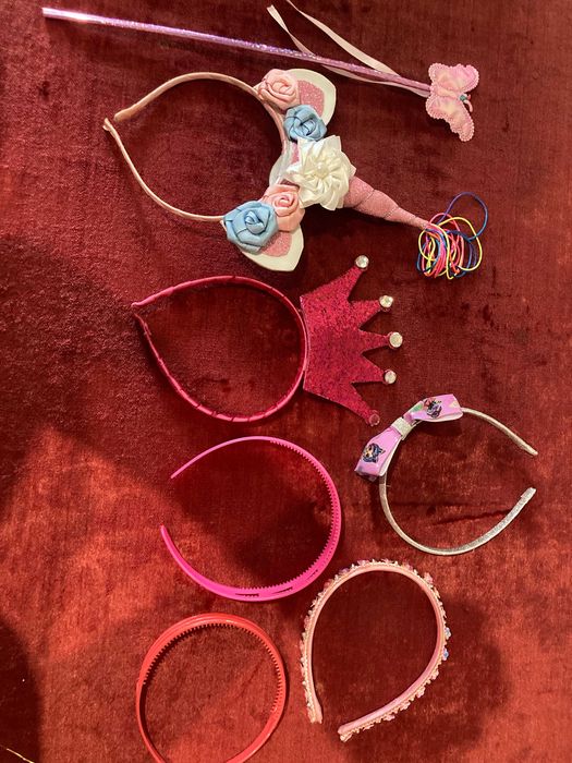 Диадеми, ластички, гривнички и др.