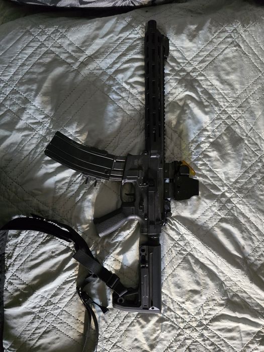 Airsoft пушка (AEG) с електронен спусък + аксесоари