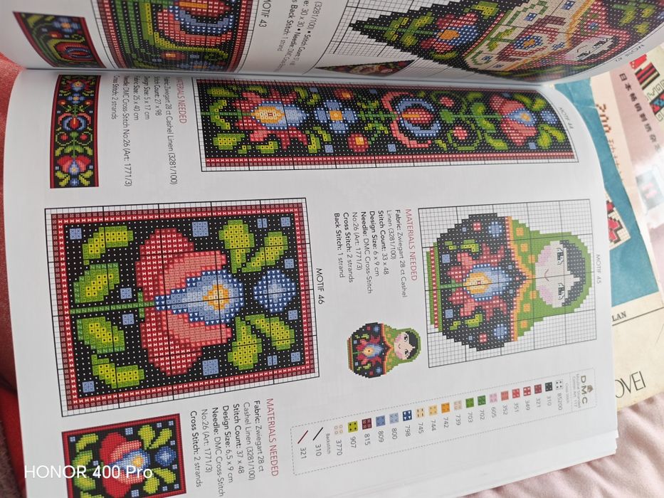 Carte de brodat fete de masa