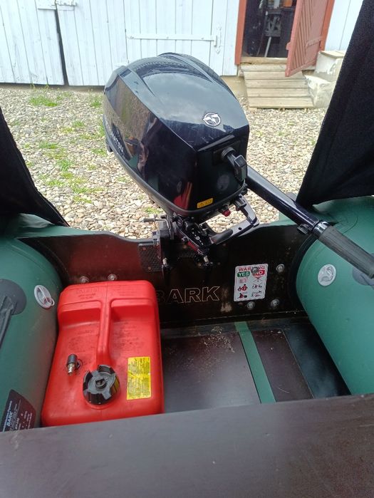 Vând barcă cu motor completă