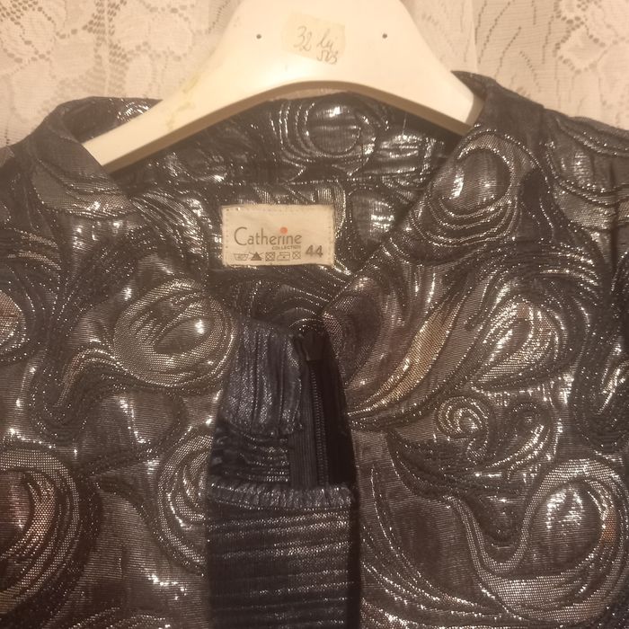 Vând 2 rochii cu sacou