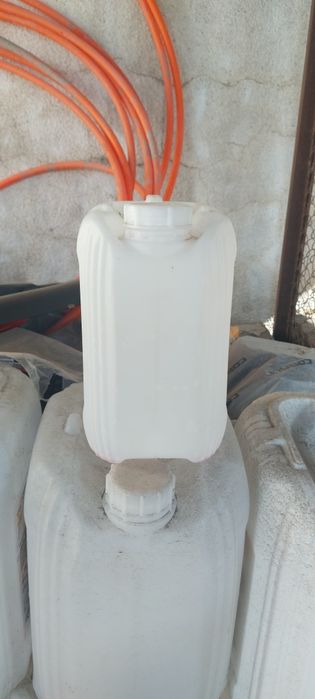 Канистры 10,20 лт. Пластиковые