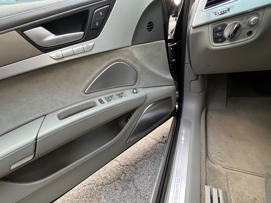 Audi A8 Facelift 3.0tdi Long 4h4 на части D4 Ауди А8  CTB код налични 5 броя с този мотор.Колата е със сервизна история и с много екстри за модела