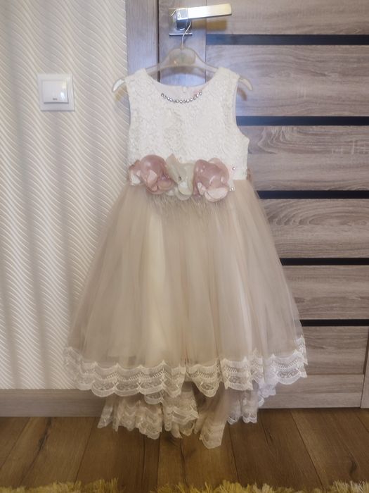 Продам платья на девочку