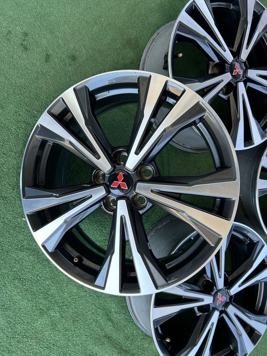 5x114,3 18 оргинални nissan. Mitsubishi honda hundai kia toyota mazda renault