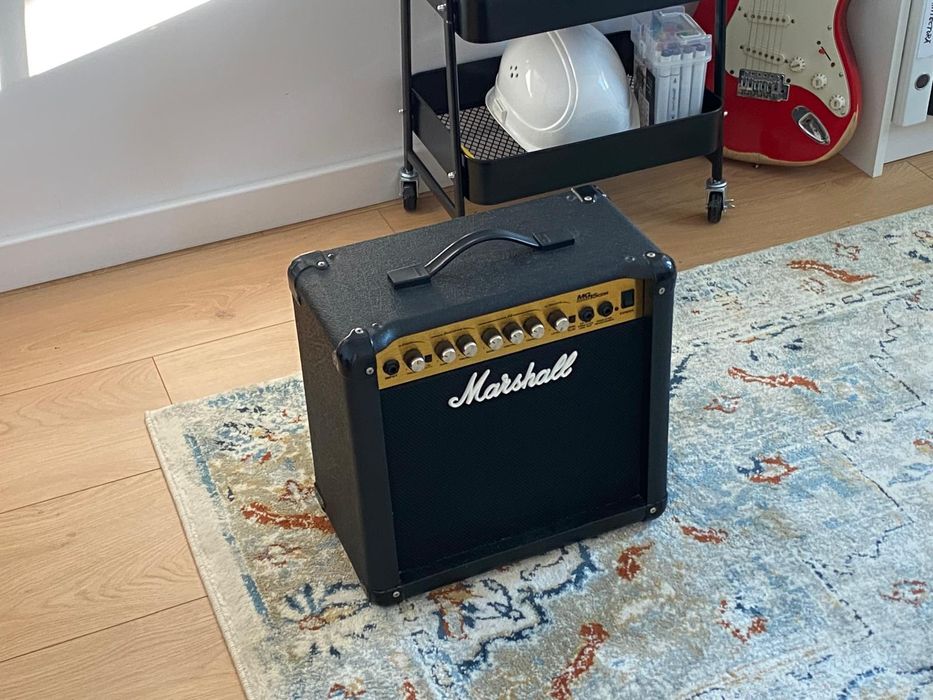 Vand amplificator pentru chitara electrica Marshall made in India.