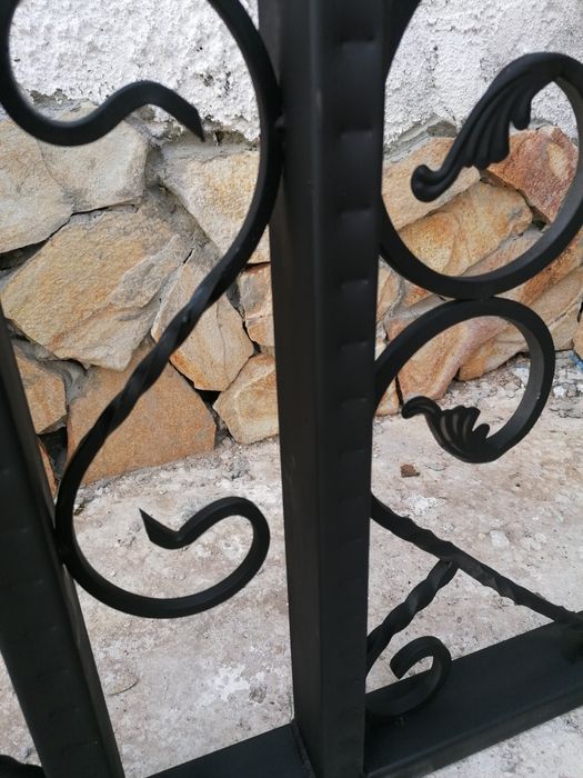 Крака за маси и пейки