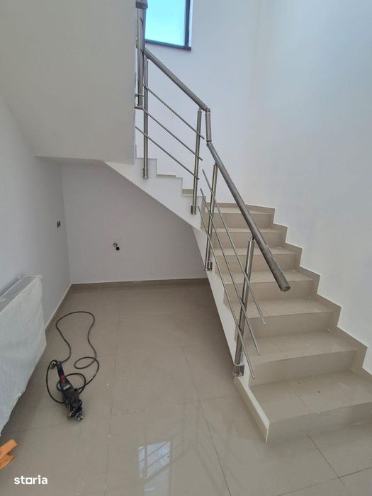 Casa de vanzare 4 camere|Cornetu