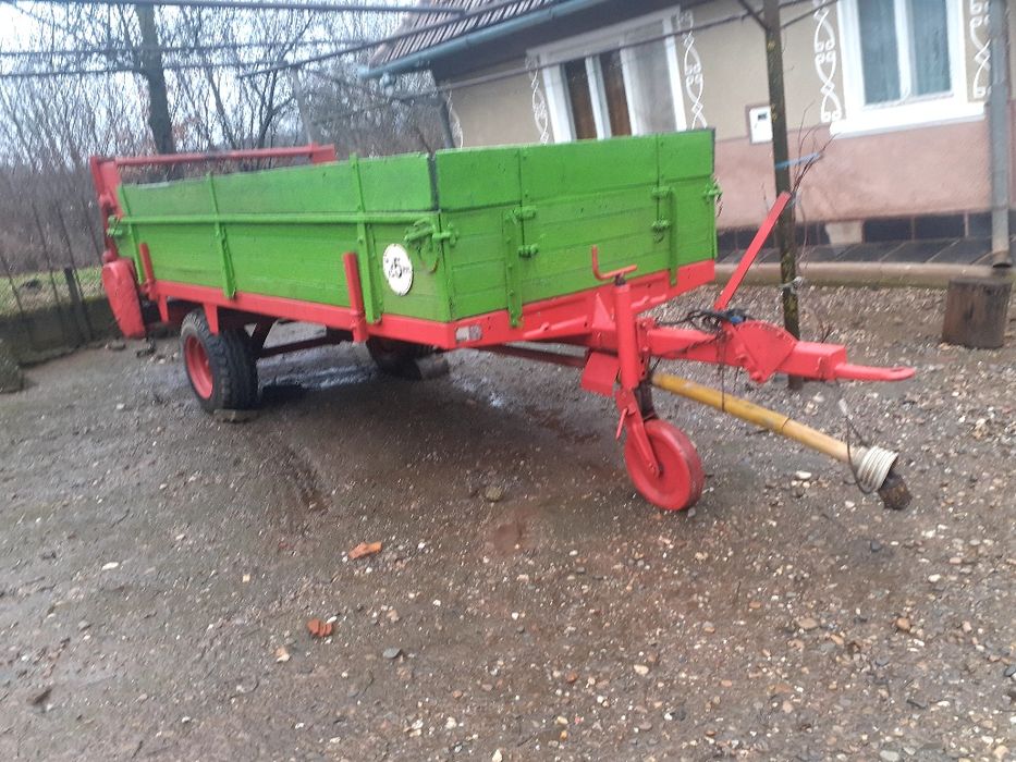 Mie împrăștiat gunoi