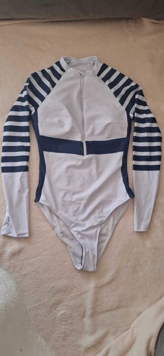 Costum de baie întreg nou
