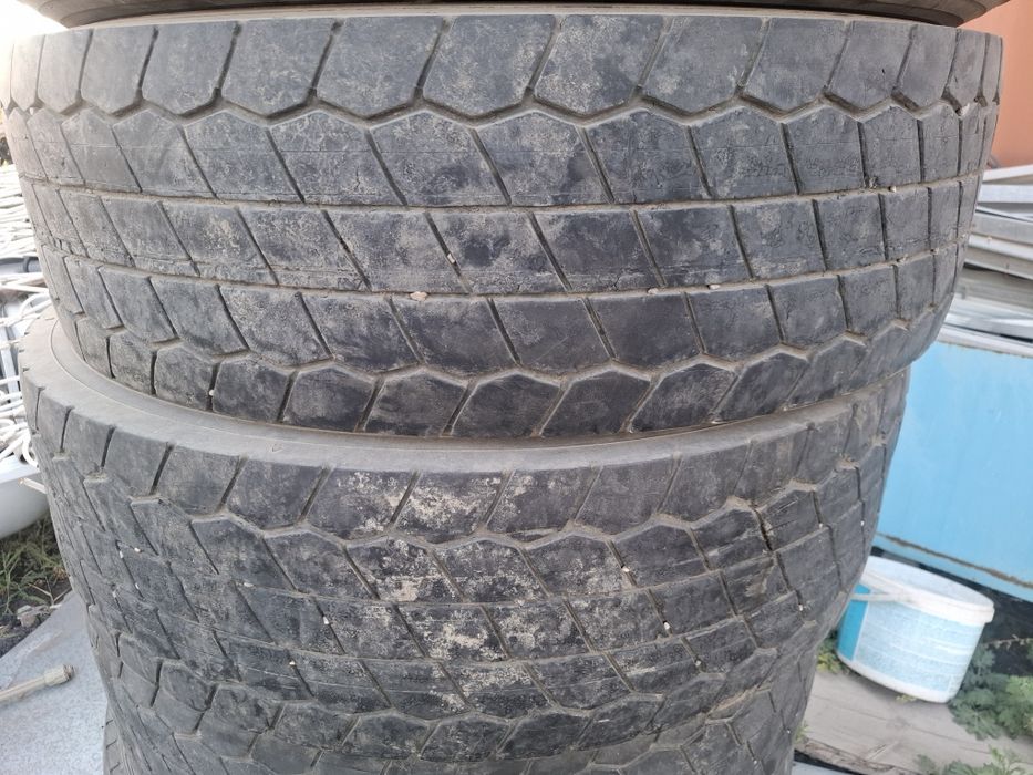 Продам резину б/у 295/80/22,5