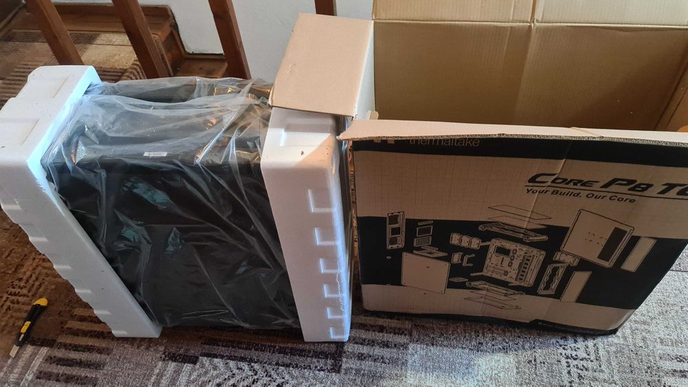 Компютърна кутия Thermaltake core p8 TG - Чисто Нова!