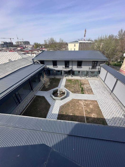 Продаётся коммерческое помещение на участке 19 соток.