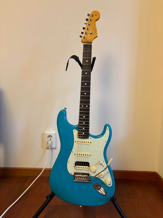 Fender AM Pro II Strat HSS MBL