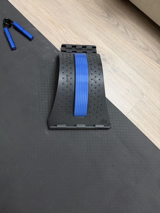 Спорт инвентарь: коврик для йоги, гантели, тренажеры, эспандер