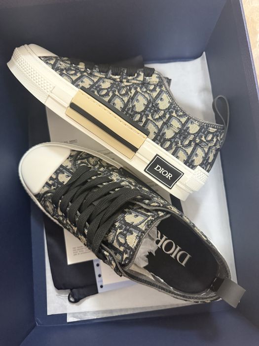 обувки на dior .